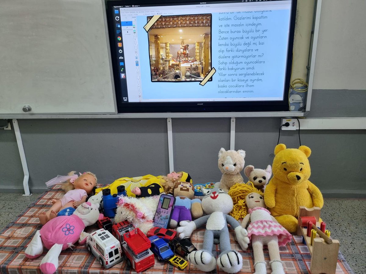 2-B sınıfı öğrencileri geçmişten günümüze oyuncakların gelişimini ve değişimini keşfederek eğlenceli ve öğretici bir yolculuğa çıktılar.Küçüklüklerinde oynadıkları oyuncakları arkadaşlarıyla inceleyip sanal müze gezisi yaptılar.<a href="/tcmeb/">Millî Eğitim Bakanlığı</a> <a href="/denizlimem/">Denizli İl Millî Eğitim Müdürlüğü</a> <a href="/bulent_akhan20/">Bülent AKHAN</a>