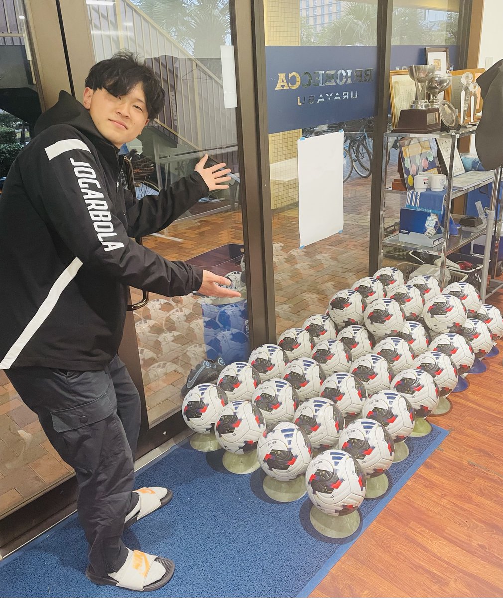briobecca's tweet photo. 𝘛𝘖𝘗 𝘛𝘌𝘈𝘔

鈴木基泰マネージャーが練習球をピカピカに✨
いつもありがとうございます😊

#BRIOBECCA #浦安 #市川 https://t.co/XXPZOggpq7