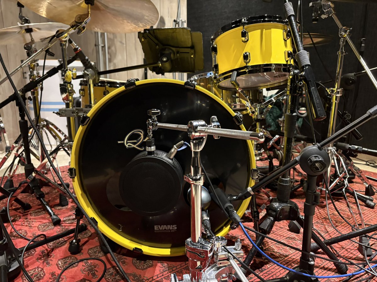 ero1q's tweet image. ドラマーの夢が詰まった様なスタジオでレコーディングでした！

ナイスな楽曲で完成が楽しみ！

#PLAYTECH 
#LERNI
#riddim
#tama