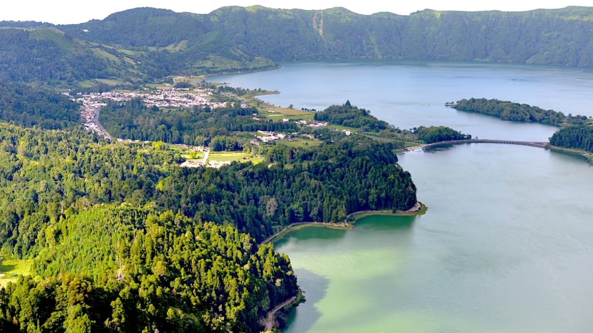 Etheria Magazine tweet media