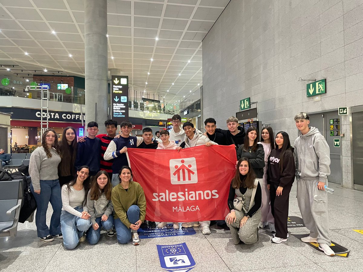 SalesianosMLG's tweet photo. #Inmersión| 🌍 Semana Blanca en Londres 🇬🇧

17 alumn@s de Secundaria y Bachillerato han disfrutado de una inmersión lingüística acompañad@s por sus profesoras, mejorando su inglés y conviviendo con familias de acogida.

¡Una experiencia inolvidable!📚 https://t.co/tuzcOW4abq