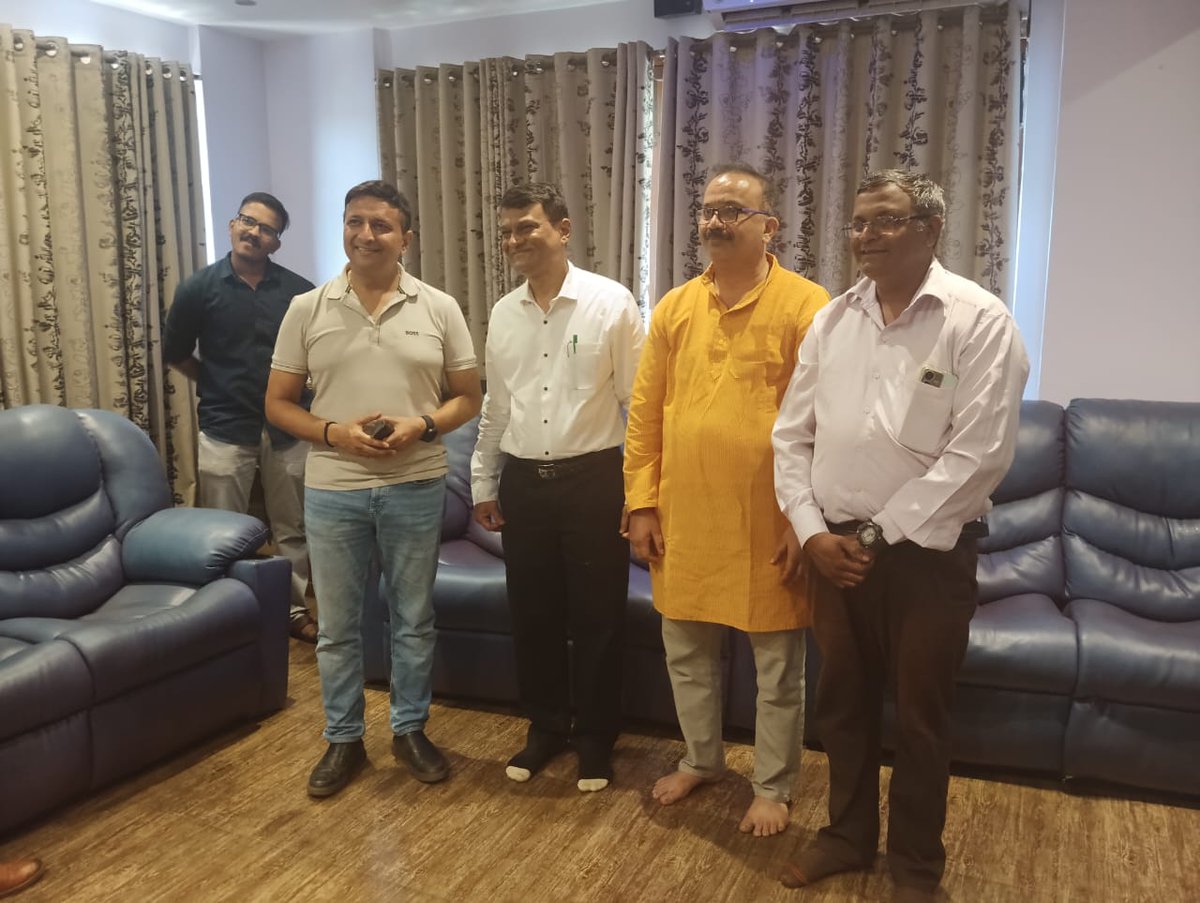MYCOCOMPOST's tweet photo. #Horticon
#MycoCompost
आज दिनांक 3 मार्च 2026 रोजी, गुहागर येथे विभागीय आयुक्त ( कोकण विभाग) डॉक्टर.विजय सूर्यवंशी सर, यांना आमच्या मोबाईल ऍग्रो वेस्ट Shredding service आणि सेंद्रिय प्रमाणीत शेती, कृषी पर्यटन याविषयीच्या कामांची माहिती दिली.
@AgriDeptGoM @onkarambavane @ICAR https://t.co/7orvgnySsc