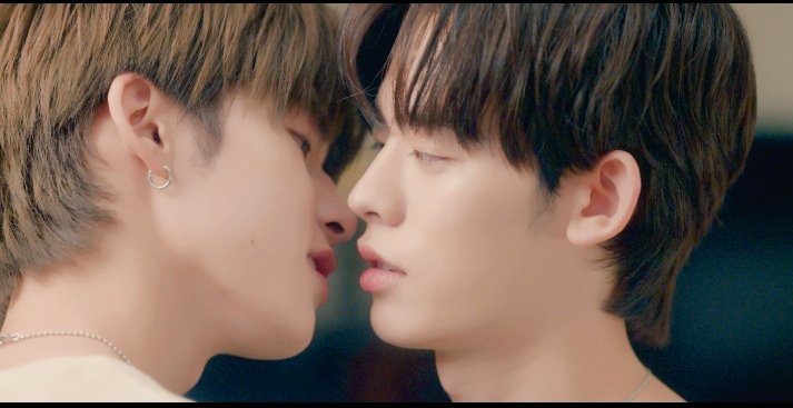 Can we talk about Duang duality 😀😀a mint ago he was a baby and suddenly he became a baby maker 🤣🤣the supremacy in the voice change.
<a href="/DuangWithYou/">ด้วงกับเธอ | Duang With You Series</a> 
DUANG WITH YOU EP5
#ด้วงกับเธอEP5
#ด้วงกับเธอSeries 
#DuangWithYouSeries 
#MandeeWork