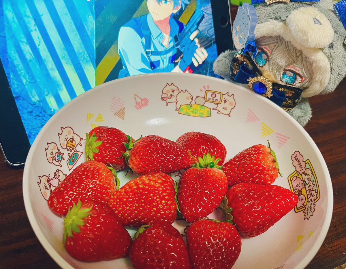 作業のお供にいちご食べる