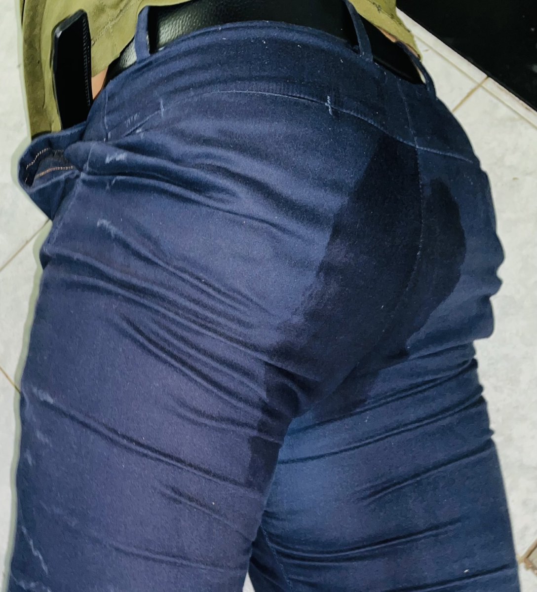 Likeacrapped's tweet photo. An unexpected silent threat 😨 💩👖 https://t.co/Ee5XffNIQs