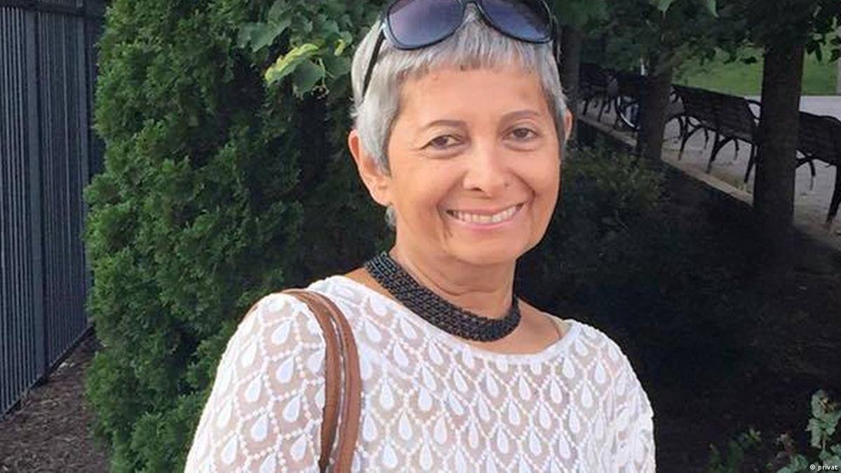 AkhoondeMorde's tweet photo. مهرانگیز کار که در دادگاه به اسم هزینه هایی که در مخالفت با رژیم داده دهها میلیون دلار از پول بلوکه شده مردم ایران را گرفته در مخالفت با جنگ و در حمایت از رژیم آخوندی بیانی�� داده است.

تا سنت آخر پولهایی که دزدیدی را از حلقومت بیرون خواهیم کشید https://t.co/s5mX1lspzi