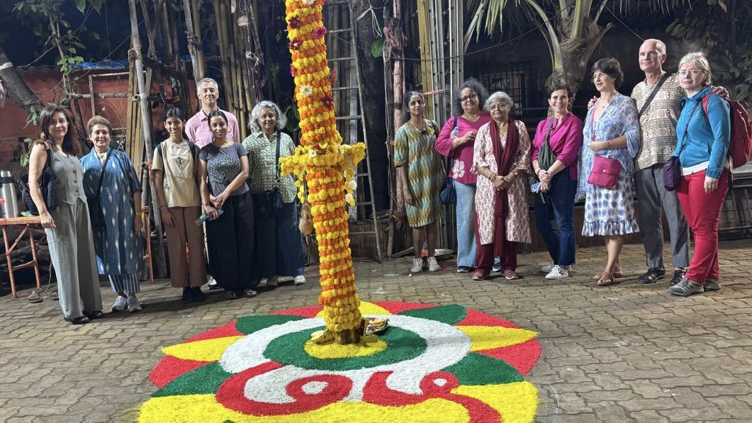 AusCG_Mumbai's tweet image. #Holi marks the arrival of spring &amp;amp; the triumph of good over evil, celebrated in 🇮🇳 &amp;amp; around the world, including 🇦🇺. In Mumbai, Consul Das joined the #Koli community for #Holika Dahan and traditional coastal observances, reflecting the festival’s enduring cultural significance.
