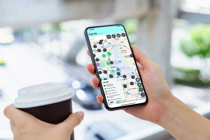 RedElectricaREE's tweet photo. Seguimos mejorando nuestra app #MapaReve, donde localizarás todos los puntos de recarga de vehículos eléctricos en España. 🔋 Incorporamos nuevas utilidades y ajustes en el "Planificador de rutas" para organizar tus viajes de forma más eficiente. 🚘
Esta nueva versión te permite:
➡️Seleccionar paradas intermedias
➡️Evitar peajes y excluir cargadores de carga lenta
➡️Selección automática del punto inicial en base a tu ubicación actual
Encuentra más información en ⤵️
https://t.co/beNsWdBUUa
Y en las apps de:
📱iOS: https://t.co/v63L1zTSsC
📲Android: https://t.co/Hn7Gy4MKBo