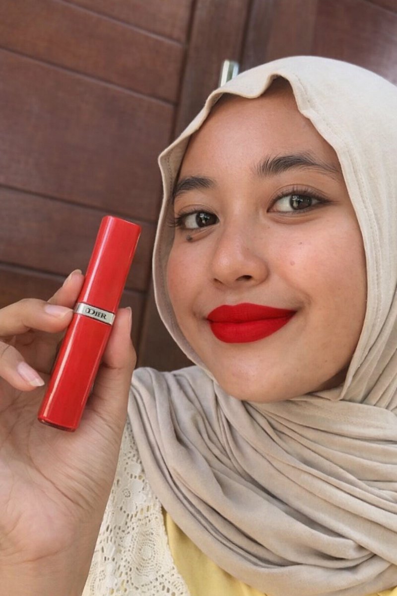 sunghoonieszs's tweet photo. Jujur selalu suka banget sama makeup Marion Jola. Pas tau dia pake Infallible Matte Resistance, langsung nggak pake mikir buat beli. Bagus banget di bibirku! https://t.co/ZW7MyUolnU