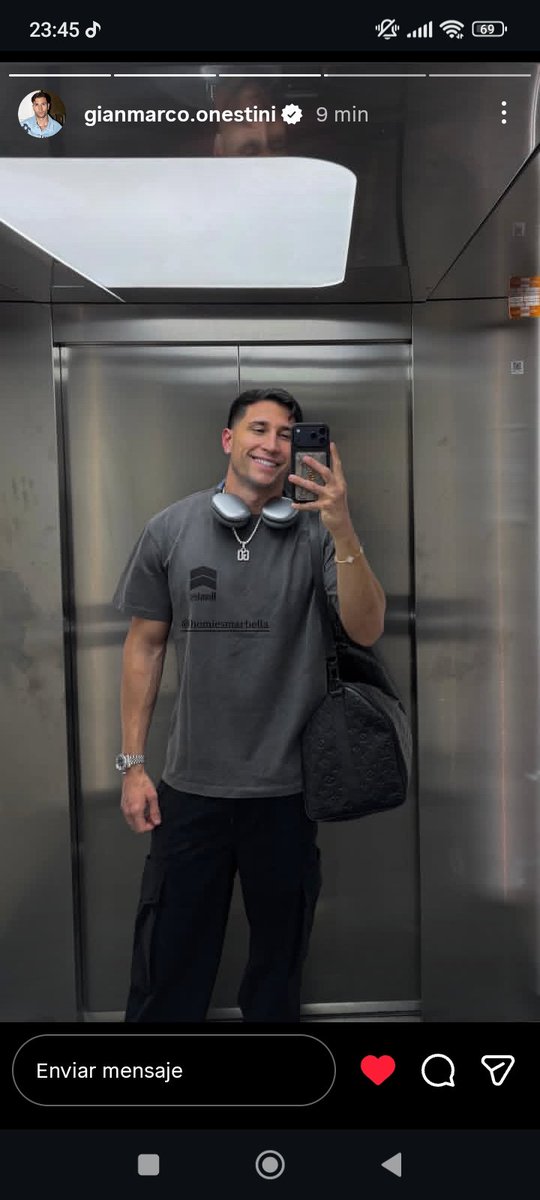 50 sombras de Gris.
Sonrisa sin sombra de duda.En 2 palabras:a sombrosa.
EnGreydo:nadje le hace sombra y lo sabe;hombre,lo q está logrando es para quitarse el🎩.DescamiShadow:se sobra de👕;ay me se suben los palos dl sombrajo. No tiene mala sombra:luZe iluZionadete💙#6Gianmarco4M