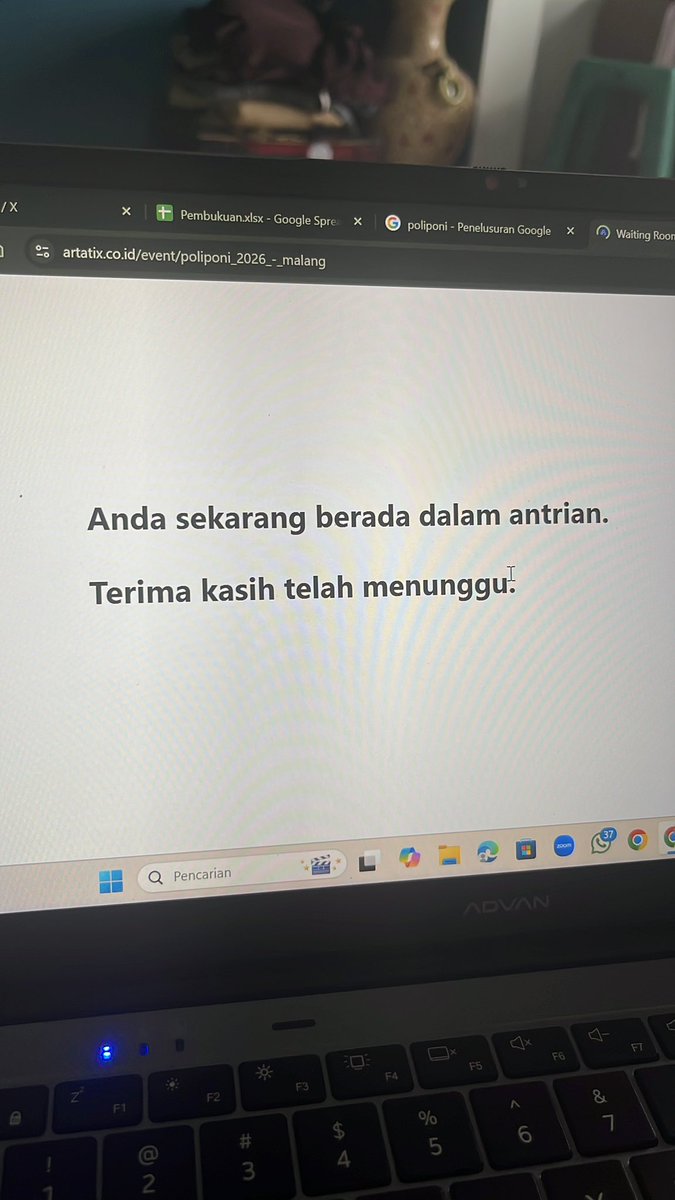 Ini kok berubah begini ya tadinya ga gini, perlu di refresh apa engga ini ya ampun 😭😭😭