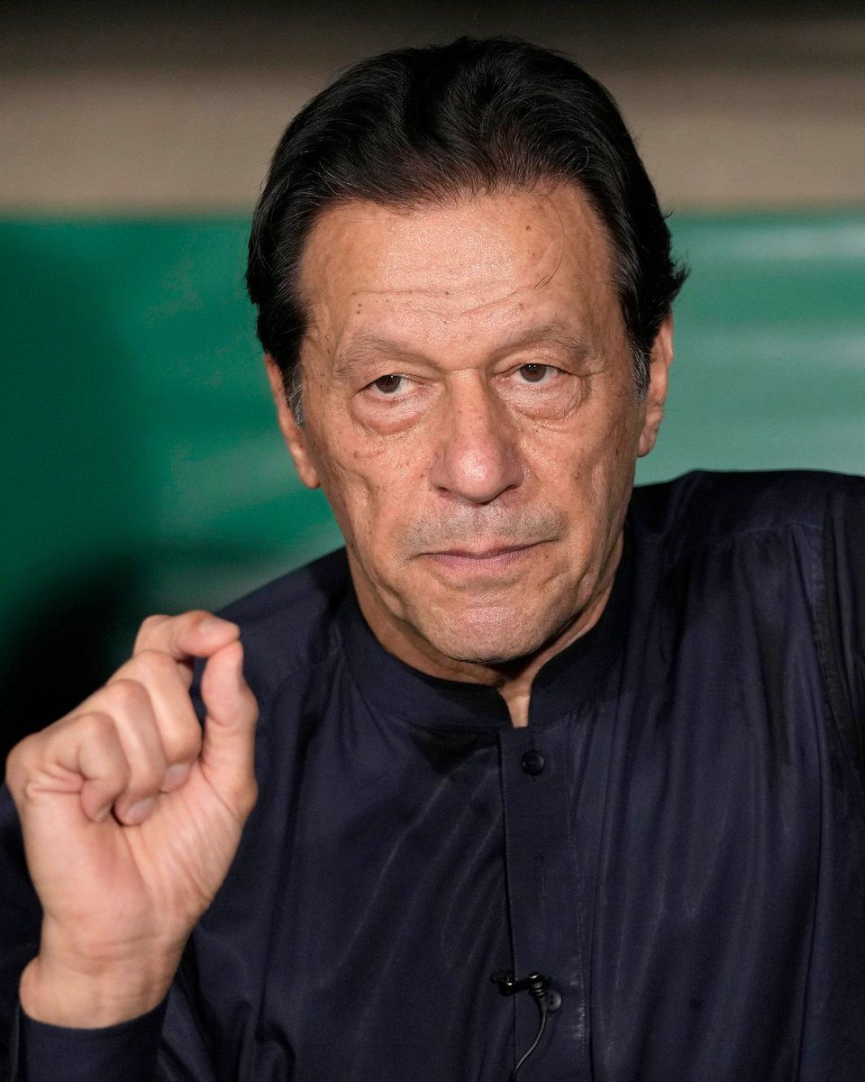 وہی عدالت جس نے ہفتے کے روز کہا تھا کہ کیا آپ منگل تک نوازشریف کی زندگی کی ضمانت دیتے ہیں، اسی نے عمران خان کی علاج کی درخواست کو سن کر اگلی تاریخ ایک ہفتے بعد کی دی ہے۔
کیا نظام انصاف ہے!

#MedicalUrgencyForImranKhan