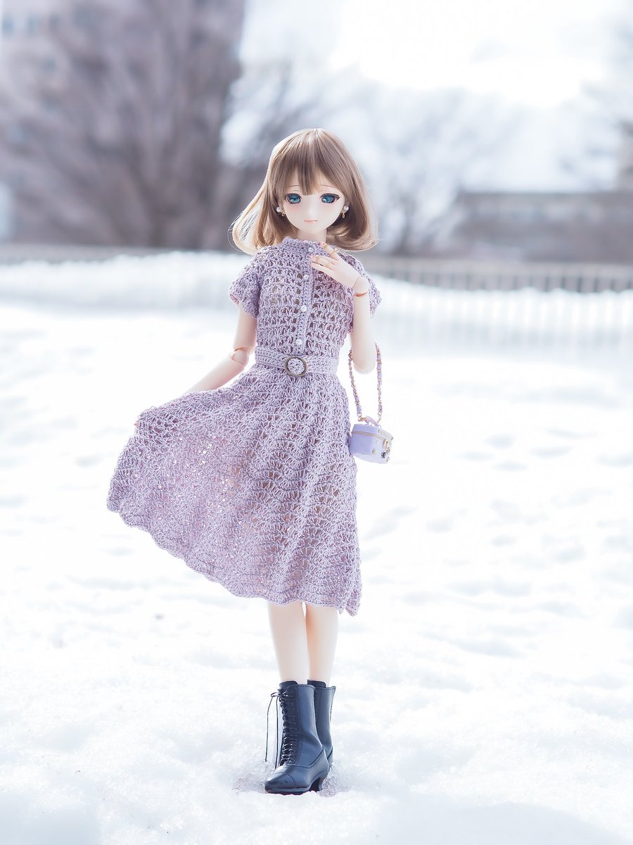 雪解けを待つ淡い紫🪻
春の新作の透かし編みワンピース。
スカートの広がりが好き！