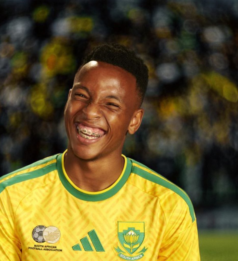 makwande_m's tweet photo. Star boy, Relebohile Mofokeng rocking the new fresh Bafana Bafana jersey. 

Please rate it out of 10??? 🔥🫢🇿🇦 https://t.co/mHQEoq4v0o