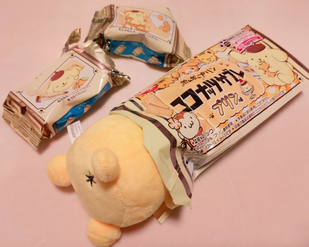 もぐもぐプリンなう🍮 #ポムポムプリン #ポム活 #ココナッツサブレ