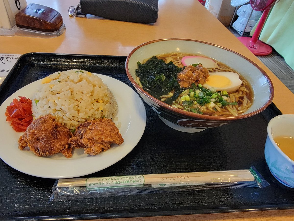 dampjptd2014's tweet photo. 天然温泉アロマの食堂、
今週の日替わりは珍しく

醤油ラーメン　チャーハンセット

💴1200円とちょい高いですがあっさりと美味しいです。

２０時ラストオーダーです。食事だけの来店も歓迎ですので天然温泉アロマへ食べにきてね～👍 https://t.co/NsV14x62QG