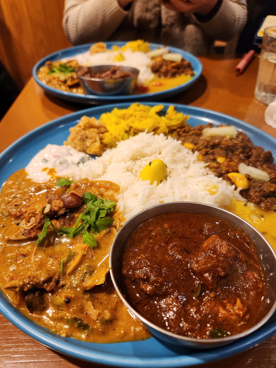 kuratamagohan's tweet photo. 今日のお昼は友だちとカレー。とても美味しくて大満足でした。

この後行ったカフェで目の前を通りすぎた男性が財布を落としたので｢落とされましたよ｣と教えたら、コーヒーのお代わりをご馳走してくれました。 https://t.co/acnvphkA8v