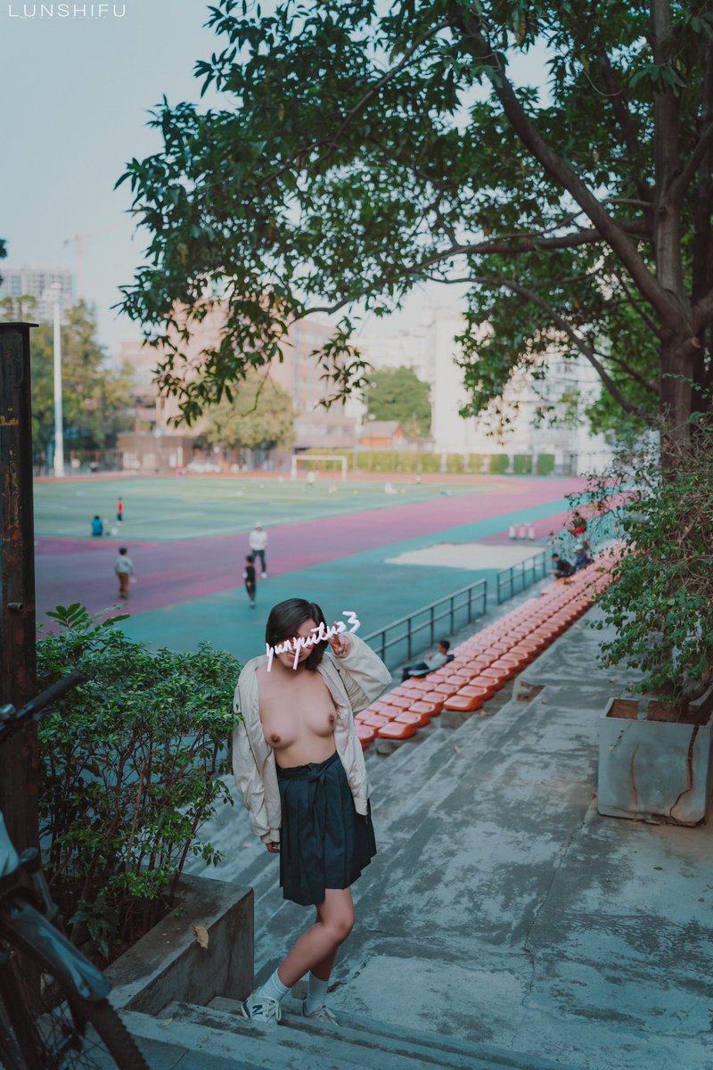绿茵场随拍⚽️🏃

📷@SYlunlunlun 

@luchu888 

#露出摄影 #反差人妻 https://t.co/1B2yJTzrxa