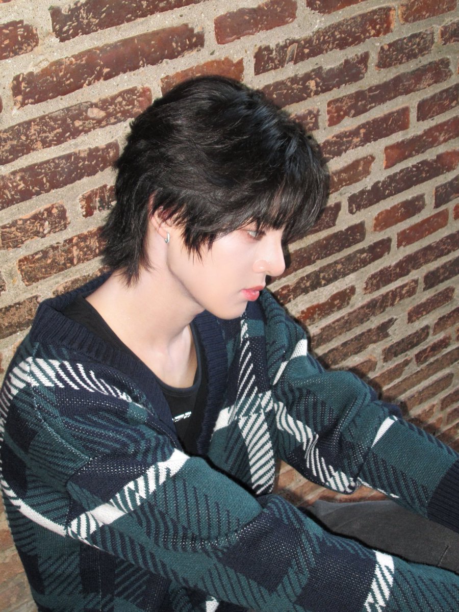 North: หากมิถือเป็นการล่วงเกิน ข้าจักขอกล่าวชมรูปโฉมออเจ้าว่าเหตุใดจึงได้งดงามแลน่าทะนุถนอมเช่นนี้

#ottoottoo
#JaoNorth
#นอร์ทอ๊อตโต้ #NorthOtto