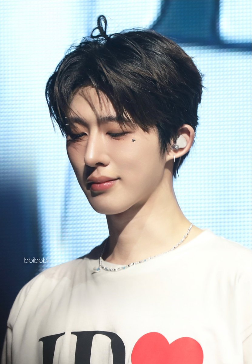 bbibbbi22's tweet photo. 블러셔 스티커 피어싱 김한빈 렛츠고
#김한빈 #비아이 #BI #Kimhanbin #2026THELASTPARADEENCOREINSEOUL https://t.co/9tOP25ptmT
