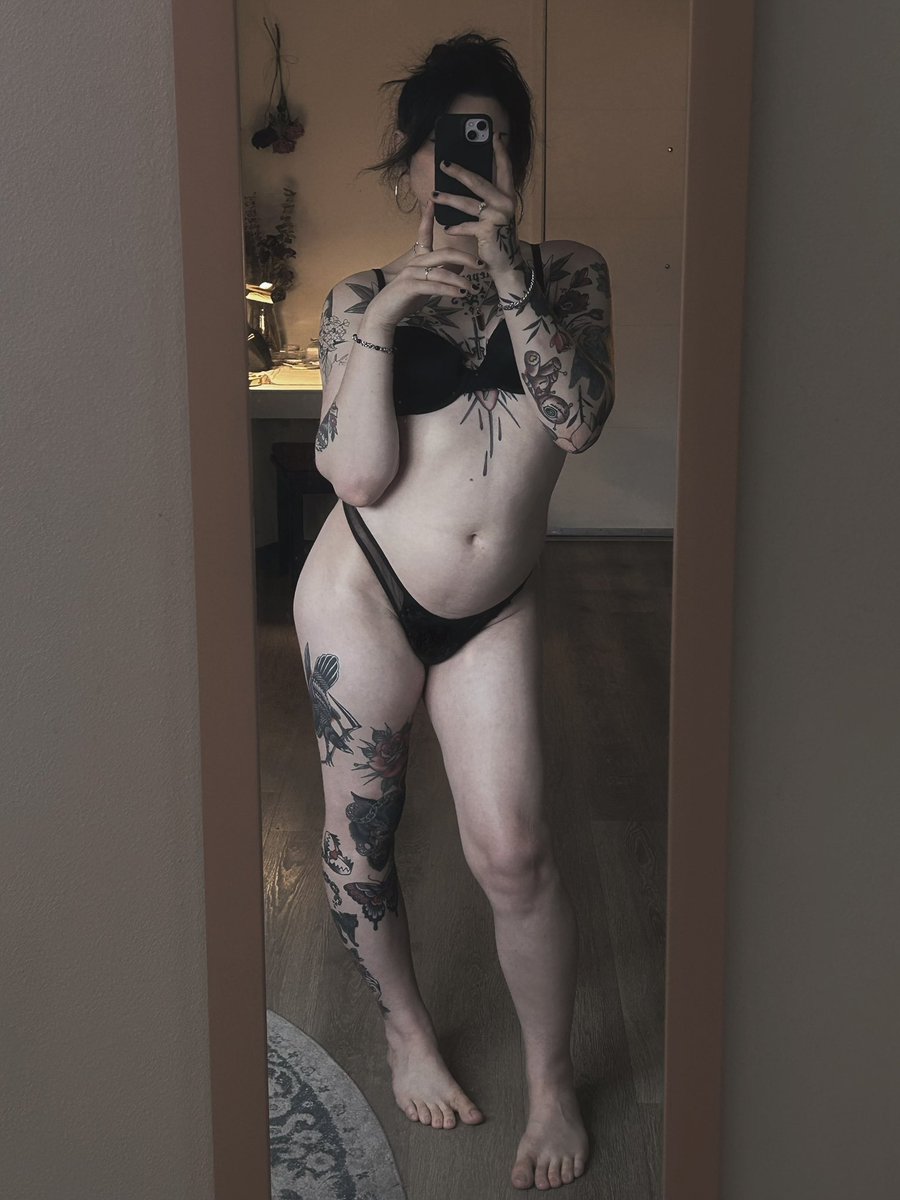 Luna08800's tweet photo. Say hi if you’re a trans lover 🏳️‍⚧️🏳️‍⚧️ https://t.co/mH6Npn2Y1S
