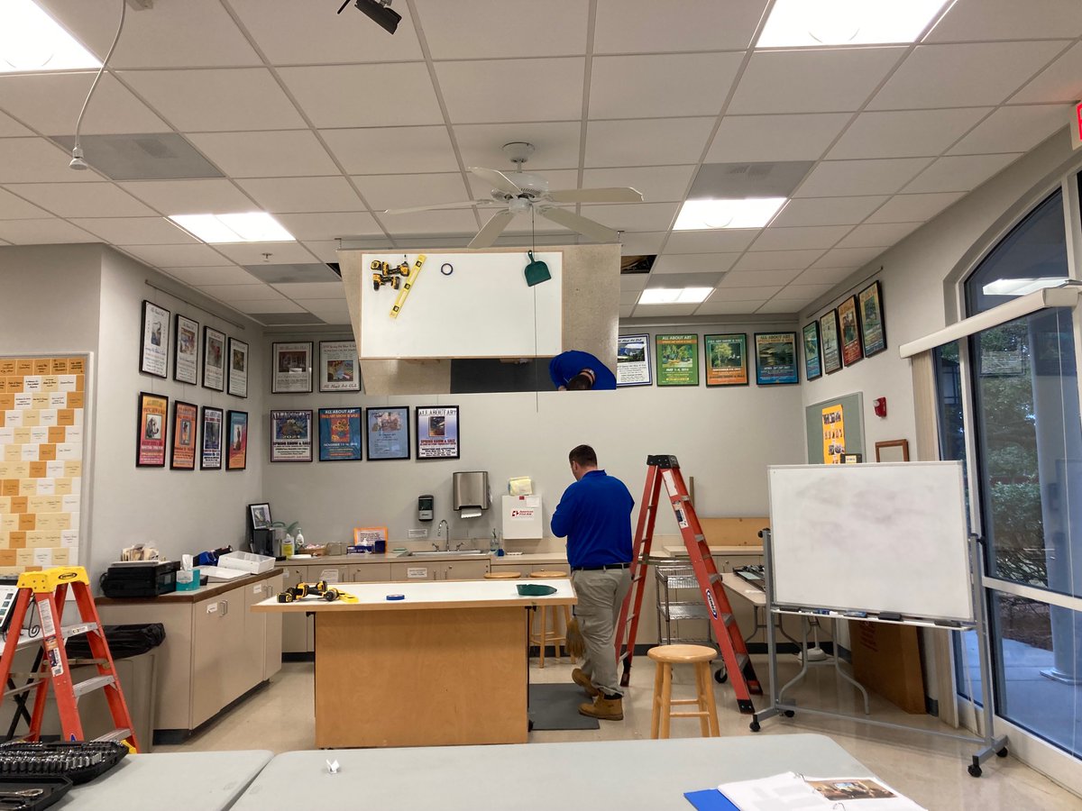 GlasslessMirror's tweet photo. Now live: Hanging &amp; Suspended Glassless Mirrors.

Ceiling-mounted, lightweight, and shatter-resistant — designed for overhead demonstrations in culinary schools, labs, and training environments.

Explore the full line:
 https://t.co/ar4Xkqiv4s https://t.co/jyBEQSGThH