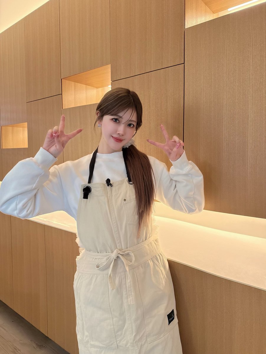 まもなく19時から生配信始まります！
載せてなかったオフショットとともに。お楽しみに✨　＃夏焼雅　#Berryz工房