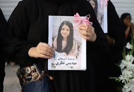 SehatiKourosh's tweet photo. امروز تشییع پیکر ۱۶۵ دانش‌آموز مینابی برگزار شد. «رهبر خودخوانده انقلاب ملی» هرگز اشاره‌ای به کشته شدن این کودکان بیگناه نکرد. حتی اگر با جنگ هم موافقی، نمی‌توانستی درباره کشته‌شدن غیرنظامیان چیزی بگویی؟ ملاحظات سیاسی و کسب قدرت برای او حرف اول و آخر را می‌زند. 
#زن_زندگی_آزادی_جمهوری_ایرانی
