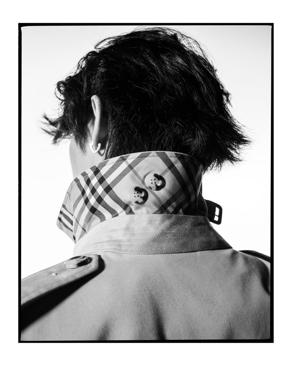 pmxvc_'s tweet image. IG : thaifashcollective
[instagram.com/p/DVZLhcWkhdZ/…]

#SPOTLIGHT: ‘ไบร์ท วชิรวิชญ์’ ในฐานะ Global Brand Ambassador ของ Burberry @burberry ร่วมถ่ายทอดแคมเปญ The Trench, Portraits of an Icon เพื่อเฉลิมฉลองครบรอบ 170 ปีของแบรนด์

#Burberry
#BurberryxBRIGHT
#bbrightvc