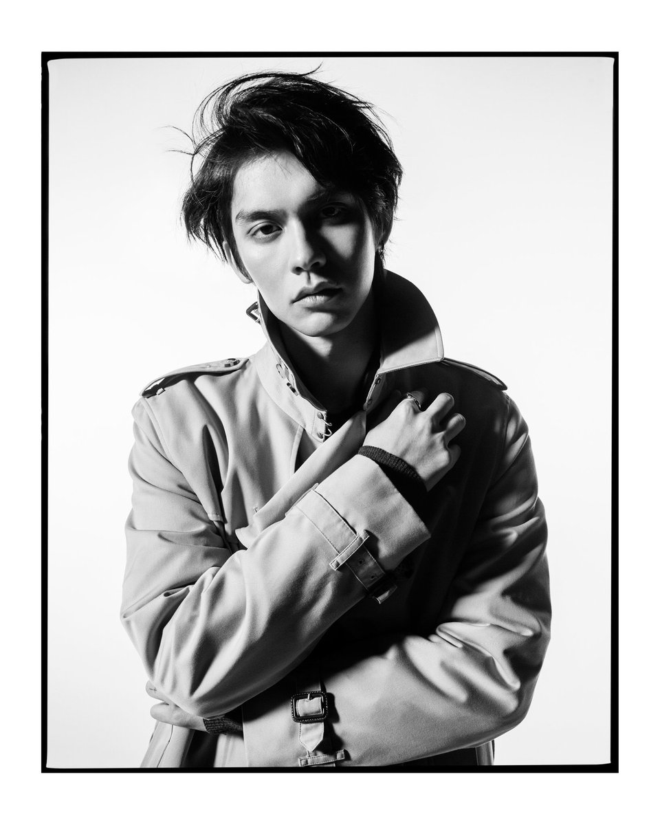 pmxvc_'s tweet image. IG : thaifashcollective
[instagram.com/p/DVZLhcWkhdZ/…]

#SPOTLIGHT: ‘ไบร์ท วชิรวิชญ์’ ในฐานะ Global Brand Ambassador ของ Burberry @burberry ร่วมถ่ายทอดแคมเปญ The Trench, Portraits of an Icon เพื่อเฉลิมฉลองครบรอบ 170 ปีของแบรนด์

#Burberry
#BurberryxBRIGHT
#bbrightvc