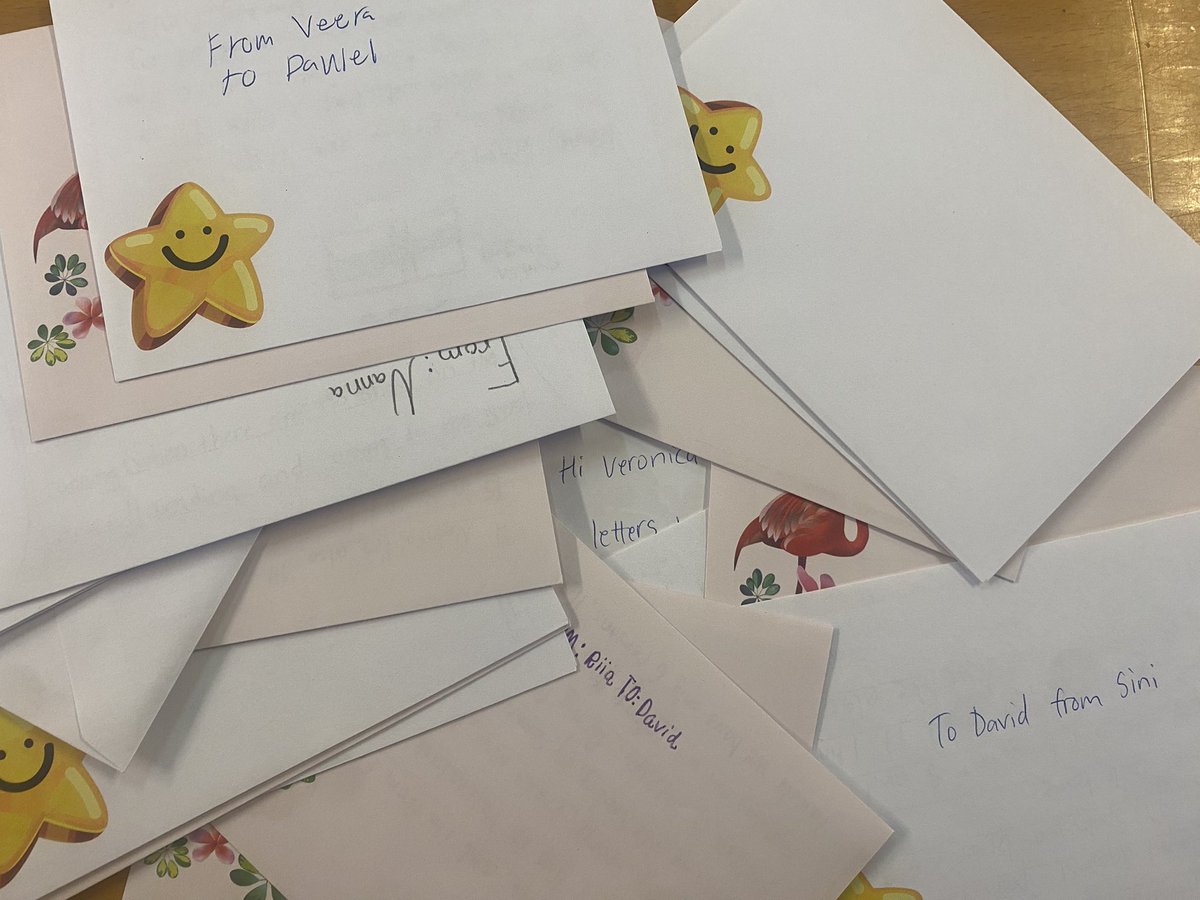 VeronicainesAV's tweet photo. We’ve got mail! 🇫🇮🇪🇸#eTwinning  @eTwinning_es https://t.co/23qFNBRMPb