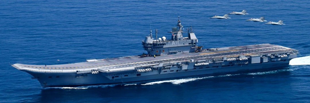 manishmedia's tweet image. #INSVikrant completes 1000  arrested landings, marking a testament to relentless teamwork and combat readiness.
