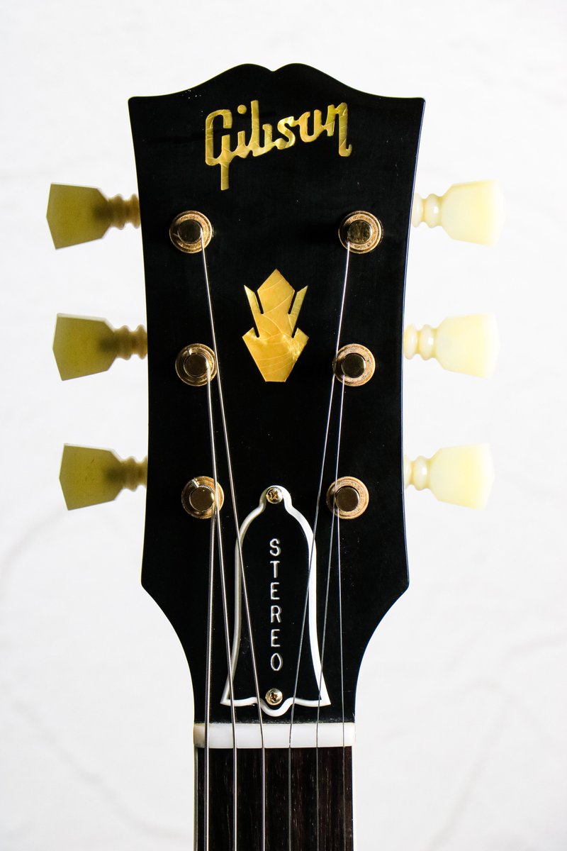 1484nagoya's tweet image. 【特別仕様入荷!】
#GibsonCustom / Dealer Select #MurphyLab 1964 ES-345 Bigsby Custom Plate Ultra Light Aged Ebony
ビグスビー、カスタムプレート、ゴールドパーツ、エボニーカラーを採用したES-345
変わった仕様をまとめ上げるウルトラライトエイジド
タキシードを纏った紳士のような上品さです