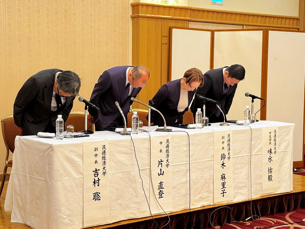 livedoornews's tweet photo. 【会見】流通経済大サッカー部が無期限活動停止 部員5人が大麻リキッド使用か
https://t.co/YYjje2oFXz

調査の結果、部員5人が「大麻と認識した」リキッドの使用を認めたという。サッカー部は無期限の活動停止となり、中野雄二監督は当面の職務停止となる。 https://t.co/cKrnl88lpr
