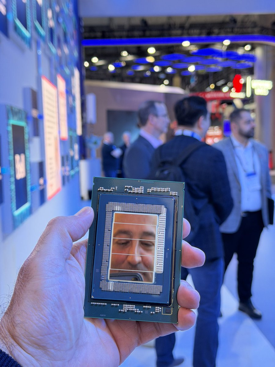 Here a pic on the @Intel Xeon 6+ (Clearwater Forest): up to 288