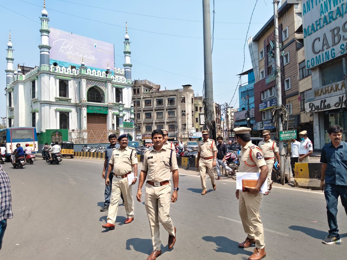 GCMohancop's tweet photo. Coordination Meeting for Sikh Procession on Holi Festival was held along with ACP Goshamahal, SHOs of Afzalgunj &amp; Goshamahal n Traffic Officers at Central Gurudwara Committee Gowliguda, followed by a route inspection to ensure the peaceful conduct of Sikh procession tomorrow https://t.co/KKtIFZFtQx