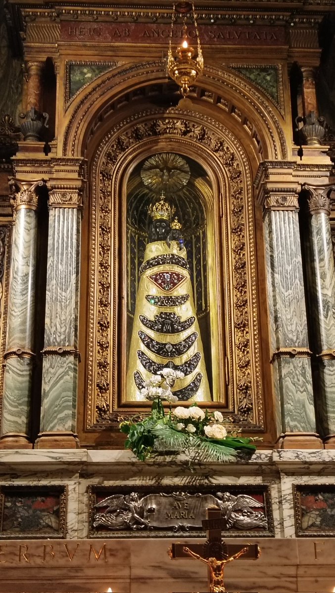 Sono Paola,
Una preghiera per mia figlia che si deve operare il seno.