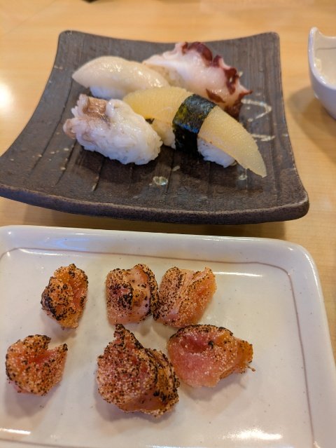 hey_rosy's tweet photo. や台ずし@秋田市中通4丁目
秋田の夜、ハッピーアワーでカンパ〜イ！
ハッピーアワー大好き笑 https://t.co/stIQR4mtJD