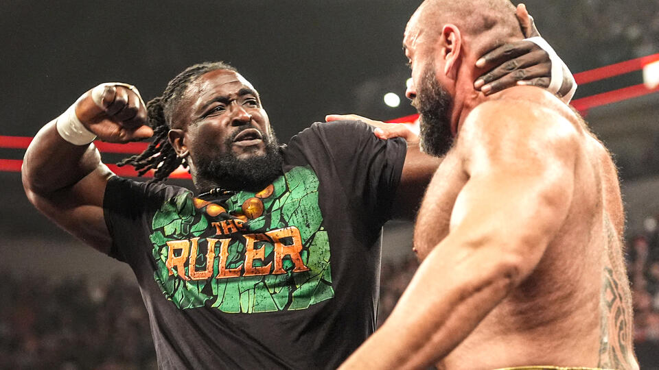 WWEItalia's tweet image. La Road to WrestleMania si accende con un faccia a faccia tra @CMPunk e @WWERomanReigns, @WWERollins si scaglia contro @HeymanHustle e molto altro a #WWERaw! Scopri i risultati 👉 tinyurl.com/mpdv32hz

Rivivi lo show on demand su @discoveryplusIT! #DiscoveryPlus