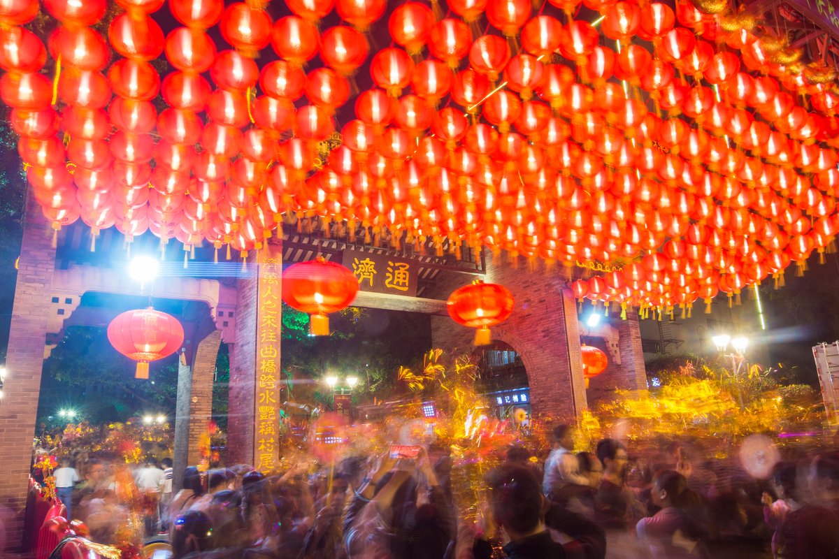 DiscoverFoshan's tweet photo. 📣March 2, 7 pm
✨We're going #LIVE for the 2026 "Crossing the Tongji Bridge" event. Wherever you are, walk with us – into good fortune!🧧 #FoshanEvents #LanternFestival #BridgeToProsperity [📷/VCG] https://t.co/p7sG4Ke2uK