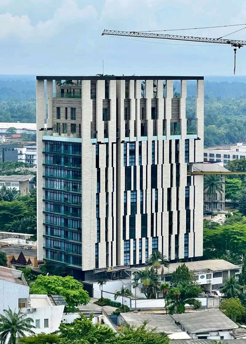 detosrSopnl2h7m4lg80f836mg1acf0f1h8g84628fa0ha94 g20clm94i1t ·
📷Seuls les Habitants de la ville de Douala 📷 pourront connaître où se situe cet immeuble 📷📷📷📷📷