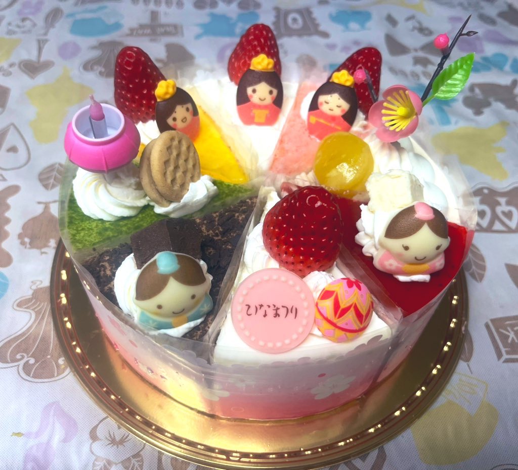 lum_cook's tweet photo. ～ひな祭りごはん～
✱ちらし寿司(大人用)
✱ひし形ちらし(子供用)
✱唐揚げ
✱3色ふわふわ揚げ
✱さつまいもサラダ
✱ひな祭りケーキ
✱さくらもち

今年も娘達の健やかな成長を願ってひな祭りのお祝い💕

#おうちごはん
#手作り料理
#料理記録
#料理好きさんと繋がりたい https://t.co/f5otoj7B3q