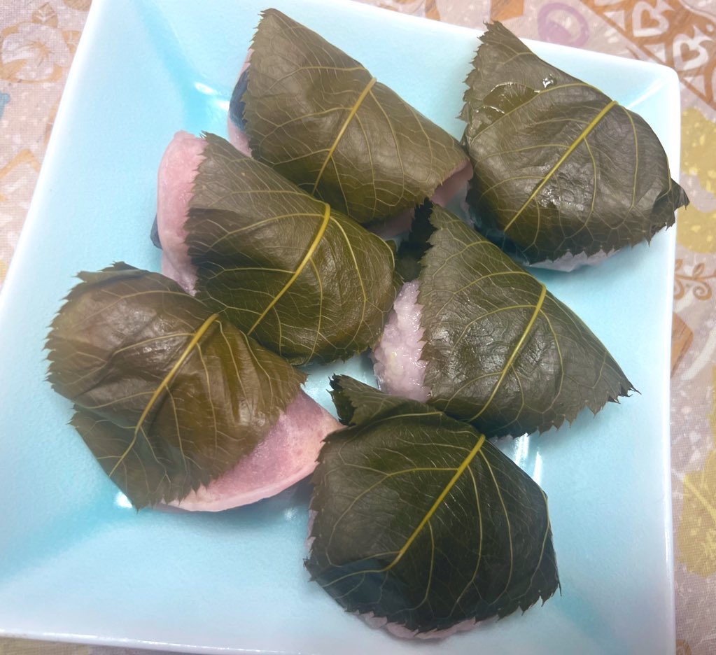 lum_cook's tweet photo. ～ひな祭りごはん～
✱ちらし寿司(大人用)
✱ひし形ちらし(子供用)
✱唐揚げ
✱3色ふわふわ揚げ
✱さつまいもサラダ
✱ひな祭りケーキ
✱さくらもち

今年も娘達の健やかな成長を願ってひな祭りのお祝い💕

#おうちごはん
#手作り料理
#料理記録
#料理好きさんと繋がりたい https://t.co/f5otoj7B3q