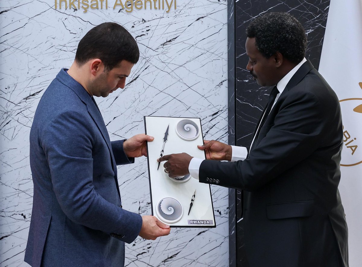 MammadovOrkh's tweet image. #KOBİA organized the visit of the @RDBrwanda delegation to 🇦🇿. The main purpose of this visit was to explore the possibilities of implementing the SME House model in 🇷🇼 Rwanda and to get familiar with the G2B and B2B services provided to entrepreneurs.