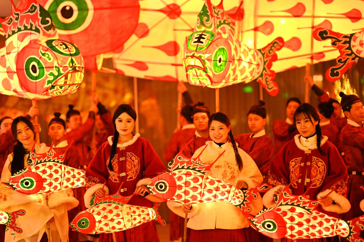 ChineseEmbinUAE's tweet image. 🏮✨Happy #LanternFestival! 🌕As the first full moon of the Year of the Horse arrives, we usher in Lantern Festival with glowing lanterns and vibrant traditions. [Photo/IC] #ChineseCulture #ChineseFestival