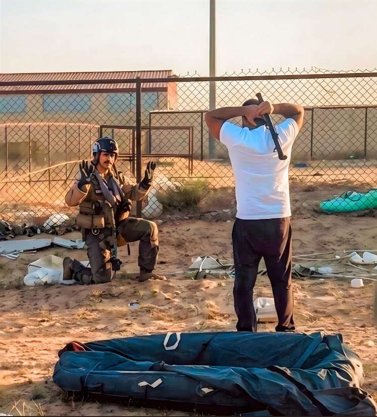 Şimdiden tarihin hafızasına kazınacak bir görüntü bu. Kuveyt semalarında vurularak düşen Amerikan F-15’inin pilotuna dair o kare, savaşın rakamlarla anlatılan yüzünü değil; bir anın ağırlığını ve insanın savunmasızlığını aynı çerçevede donduruyor. 
#Dior 
 #TelAviv