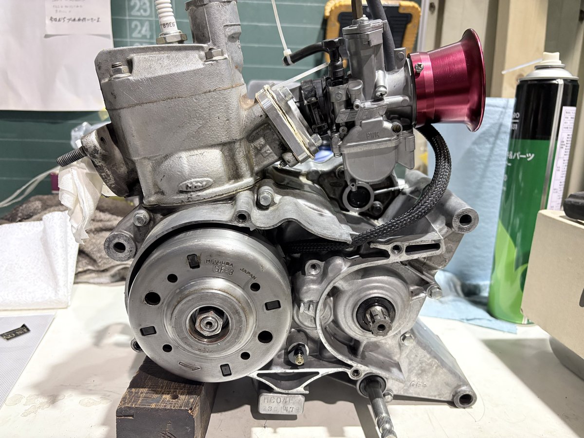 NS_sRn1's tweet photo. NSR80後期エンジン売ります
90ボア、ポート、ヘッド加工してあります
内容と使用部品のメモ等あるので
そのままお教えします
腰下、腰上ohしてから全然乗ってません

予備の社外シリンダー、リブラプロスーパーバークSP、メインジェットSET
pwk28、CRリード、サイドカバー付き

続く↓ https://t.co/SnbgMrmroa