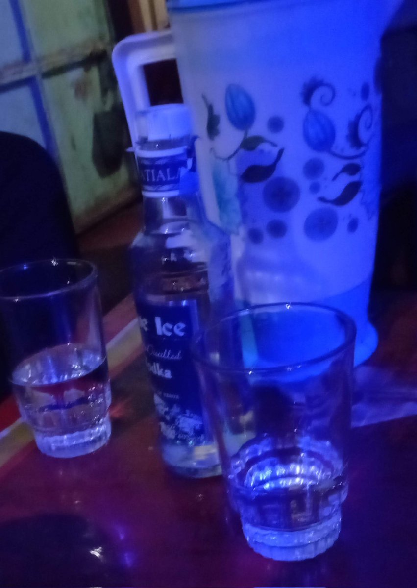 njeng_Ah's tweet photo. 2020. Nyeri is a town with very cheap liqour. Mnasema Frank Gallagher, fikeni Nyeri mjione. Did you know there is a place called Ruringu bar zinafunguliwa 8am kama hoteli? Na inajaa. F4 ilikuwa 80 bob tu. Ni bahati aki sikuwa kipofu 🥲 https://t.co/Px9eH0Tiex
