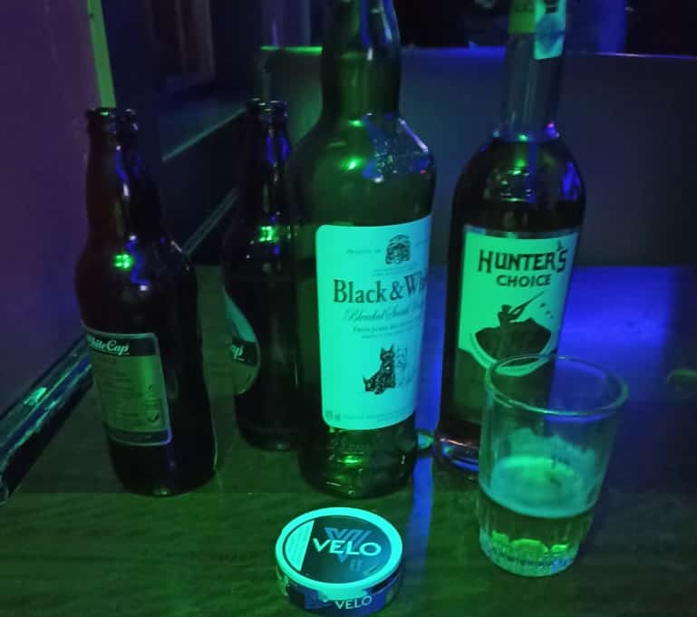 njeng_Ah's tweet photo. 2020. Nyeri is a town with very cheap liqour. Mnasema Frank Gallagher, fikeni Nyeri mjione. Did you know there is a place called Ruringu bar zinafunguliwa 8am kama hoteli? Na inajaa. F4 ilikuwa 80 bob tu. Ni bahati aki sikuwa kipofu 🥲 https://t.co/Px9eH0Tiex