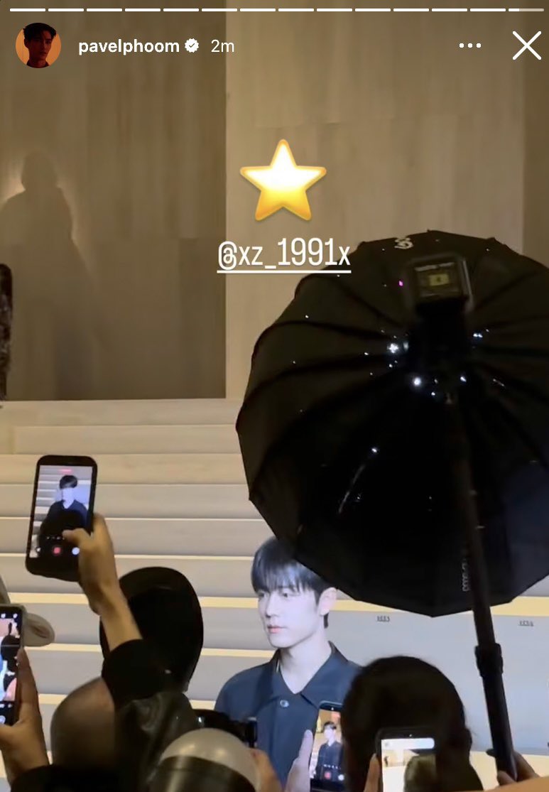 xzmelons's tweet image. Thai actor and singer Pavel Phoom attended Gucci show at Milan Fashion Week and he enthusiastically took a photo of #XiaoZhan and posted it onto his IG stories, after he revealed to be a fan of Xiao Zhan.

“When i saw Xiao Zhan at the show, passing in front of me with his